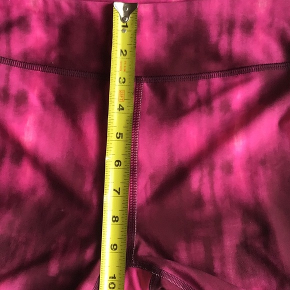 Under Armour Compression Crops - Picture 10 of 12